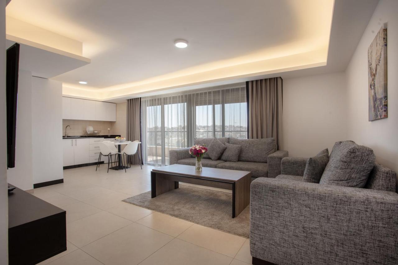 Triple A Hotel Suites 암만 외부 사진